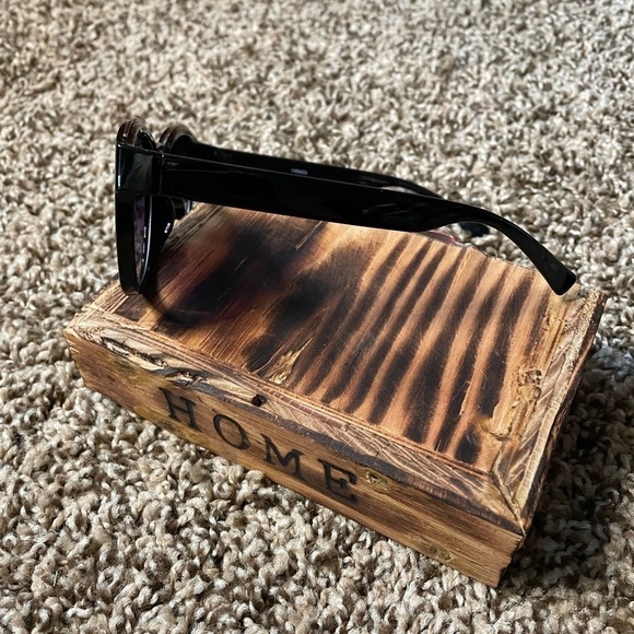 LRI Forever Sun black and gold oversized sunglasses - Picture 3 of 6